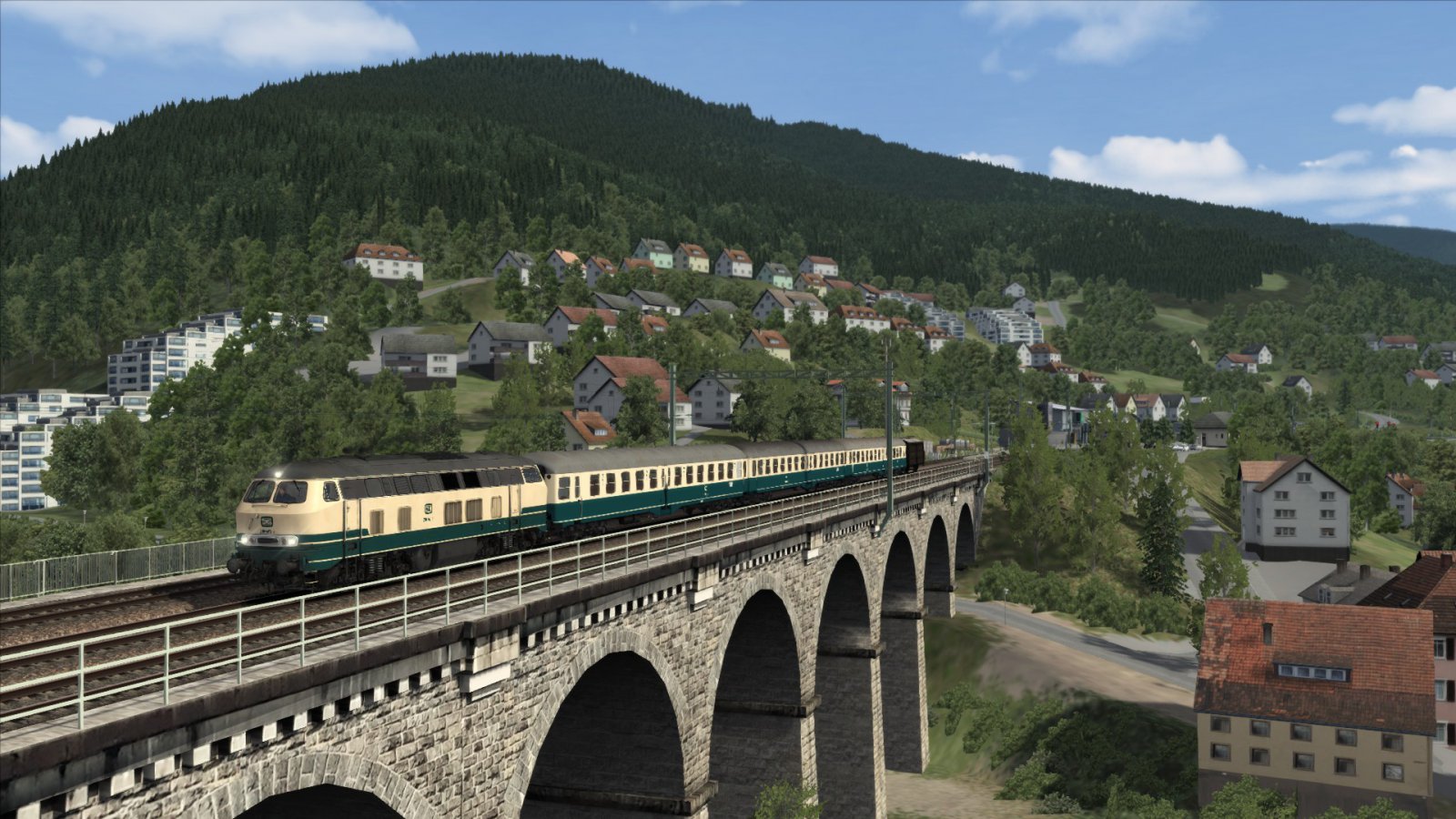 DB 218 met D-trein over de brug bij Hornberg onderweg naar Hausach