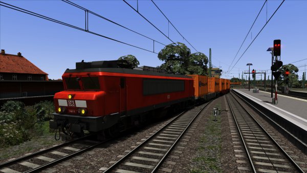 DBC 1611 verlaat station Uelzen met Hapag Lloyd containers