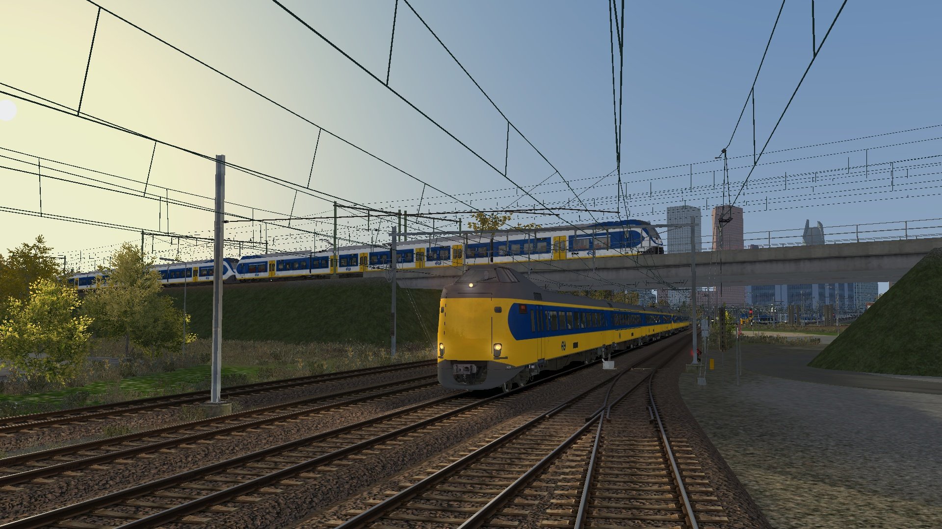 ICMM naar Enschede + SLT naar Den haag Hollands spoor bij het spoorbrug bij Den haag Centraal