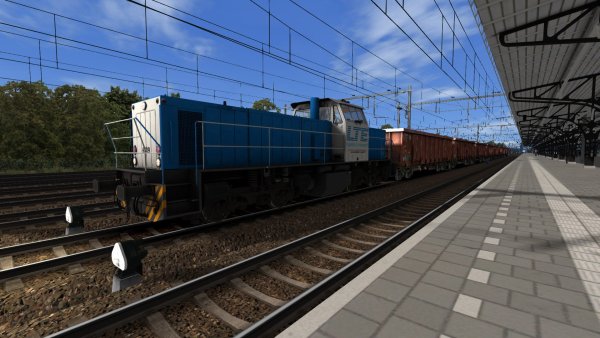 LTE 6409 met lege eanos'en op station Nijmegen