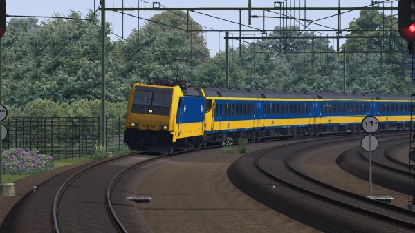 BR 186 met ICRmh bij station Miezerveen