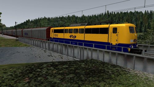 More information about "BR151 in Nederlandse Spoorwegen kleuren fictief"